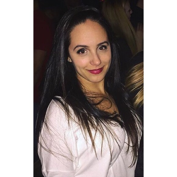 Meet your Posher, Sara - Picture 1 of 2